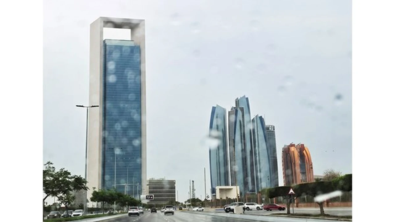 أمطار متوسطة على أنحاء متفرقة من الدولة.